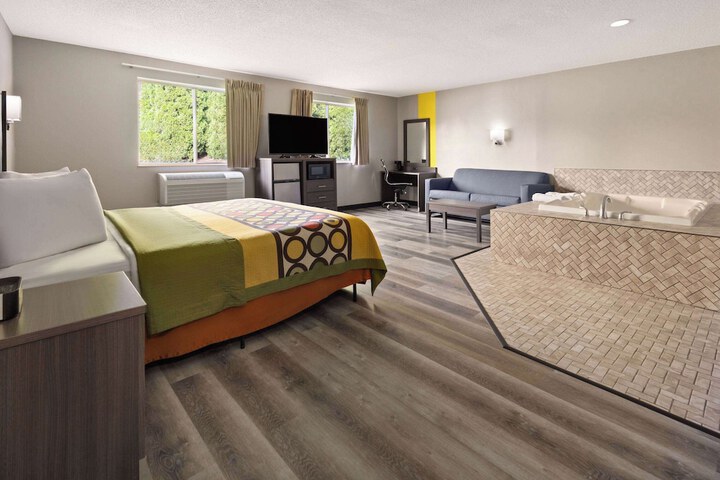 1 King Bed (4 of 20)