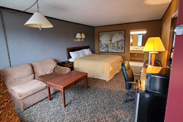 Room 10 of 35