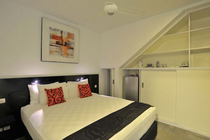 Room 4 of 87