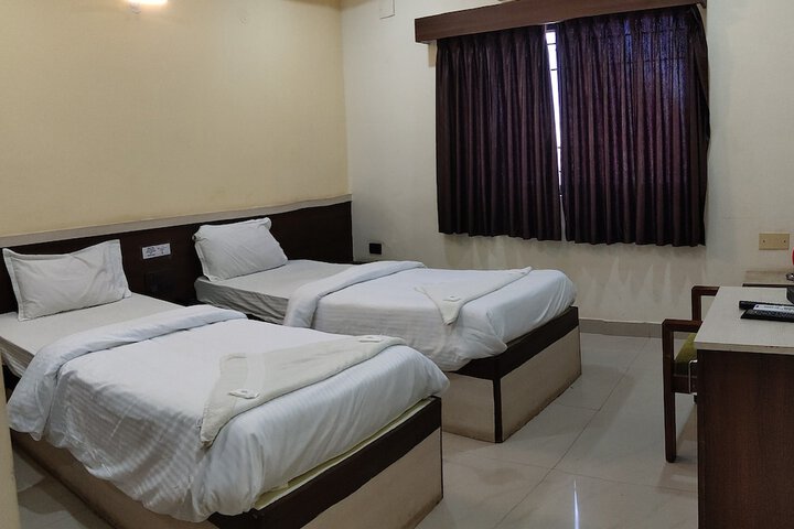 Room 7 of 9