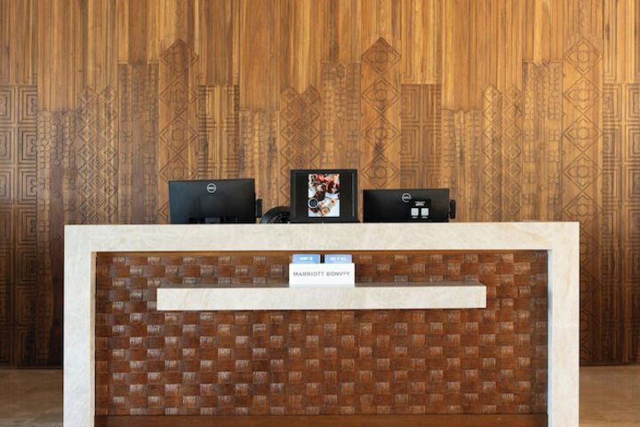 Entrance & Lobby