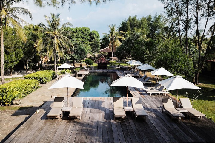 Hotel Pool