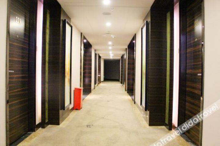 Hotel Interior 6 of 25