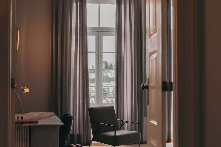 Room 42 of 147