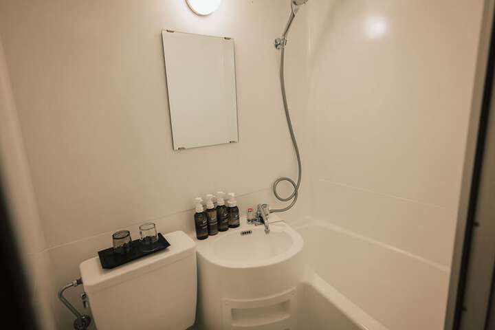 Room 16 of 106