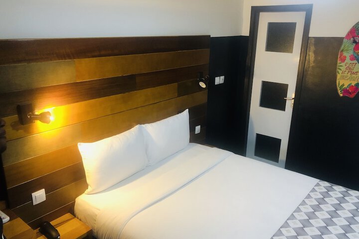 Room 42 of 77