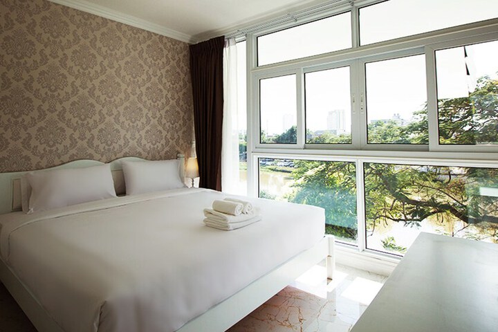 Room 32 of 35