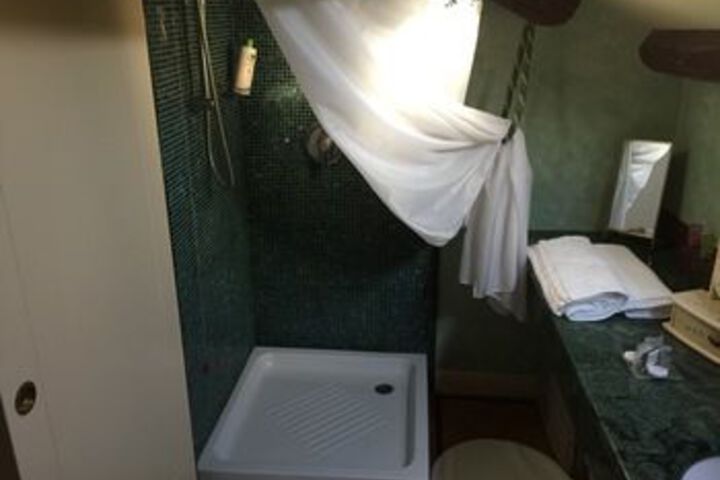 Room 4 of 19