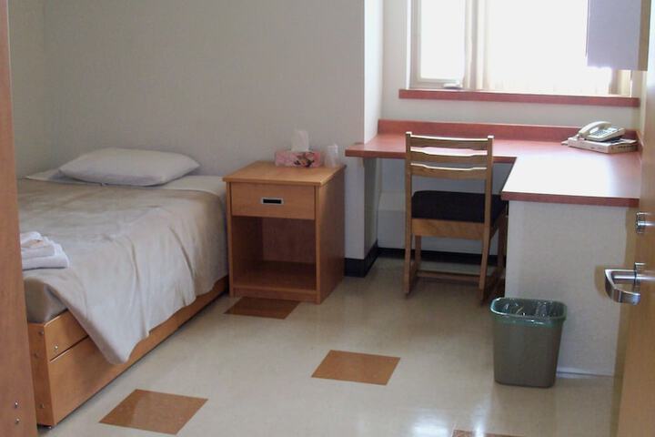 Room 12 of 34