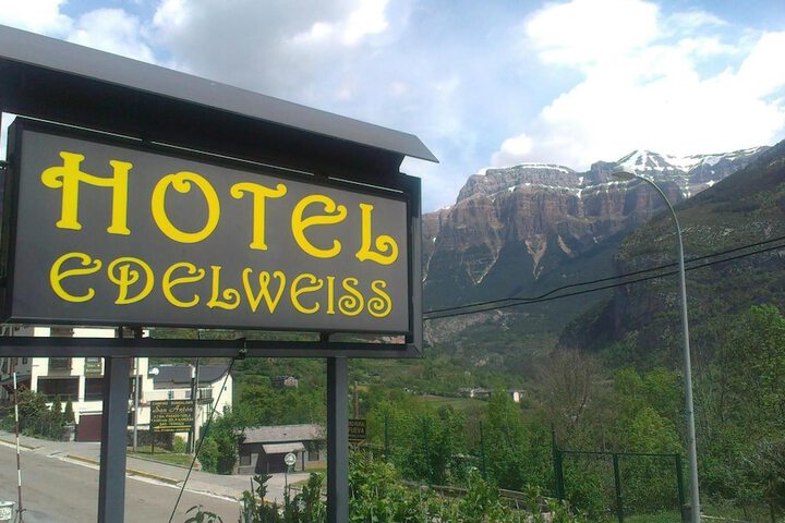 Hotel 66 of 72