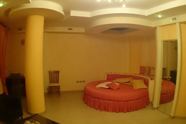 Room 8 of 67