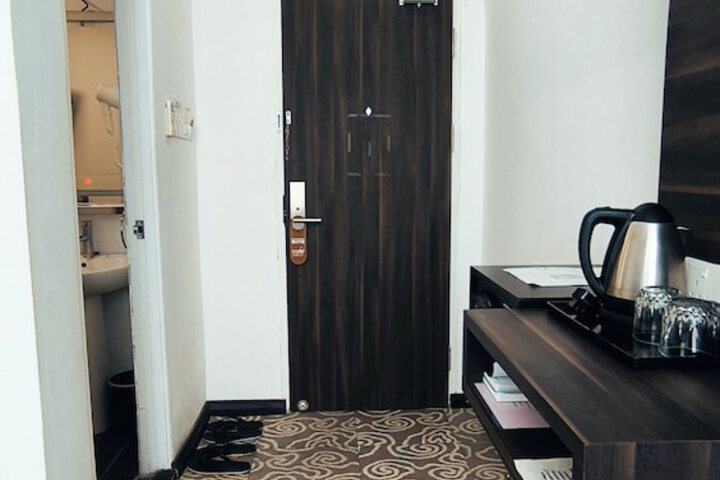 Room 31 of 76