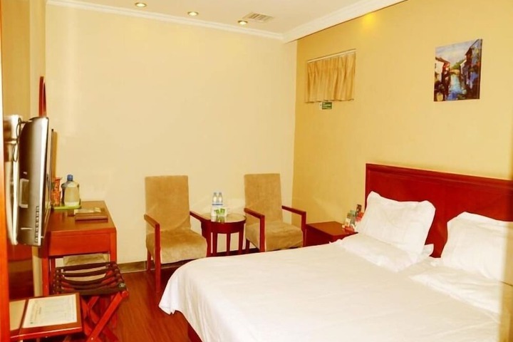 Room 8 of 52