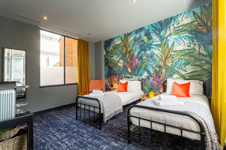 Room 21 of 144