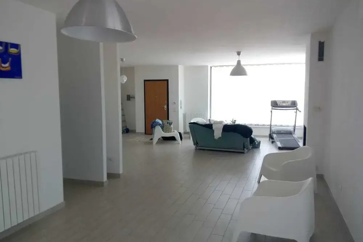Room 2 of 7