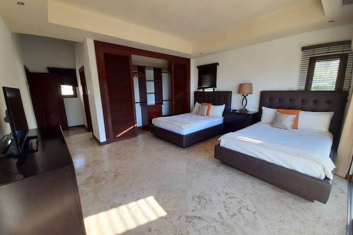 Room 2 of 171