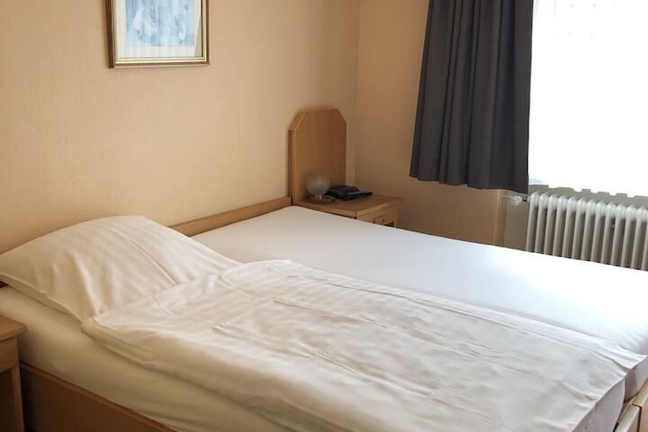 Room 11 of 34