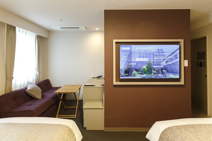 Room 8 of 48
