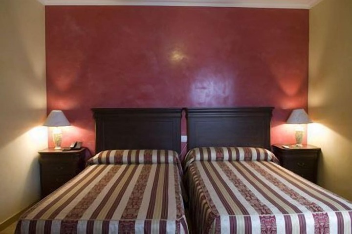 Room 3 of 33