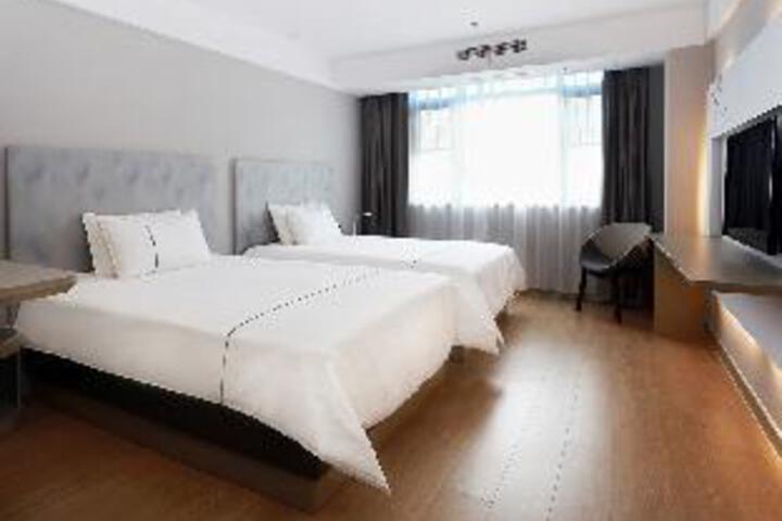 Room 14 of 14