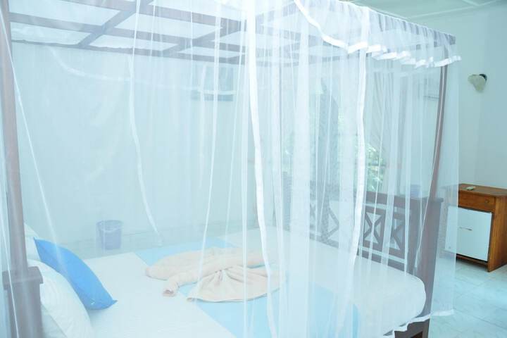 Room 25 of 53