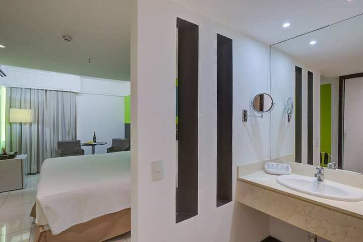 Room 48 of 80