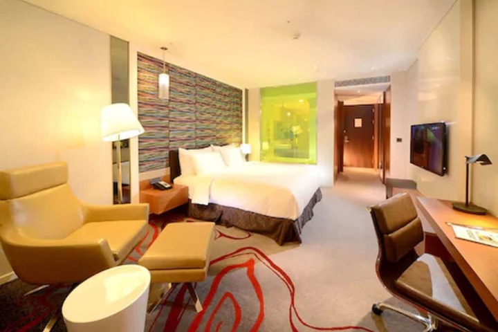 Room 5 of 41