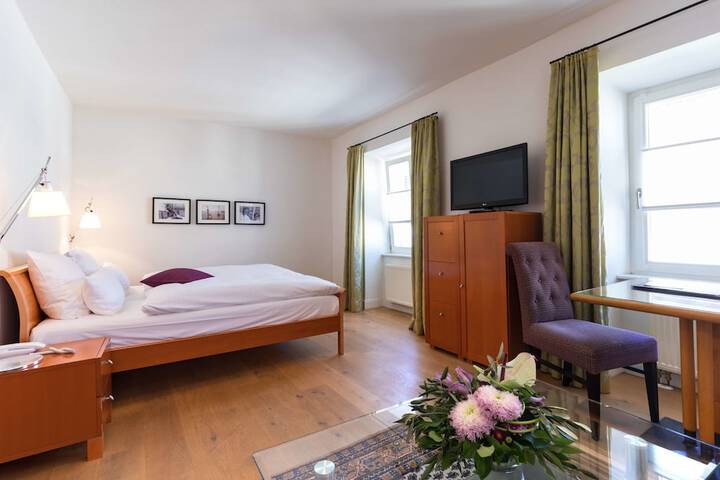Room 4 of 87