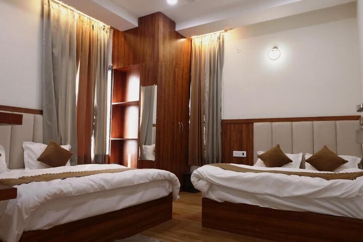 Room 13 of 21