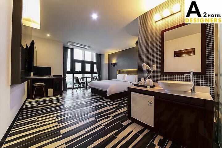 Room 8 of 43