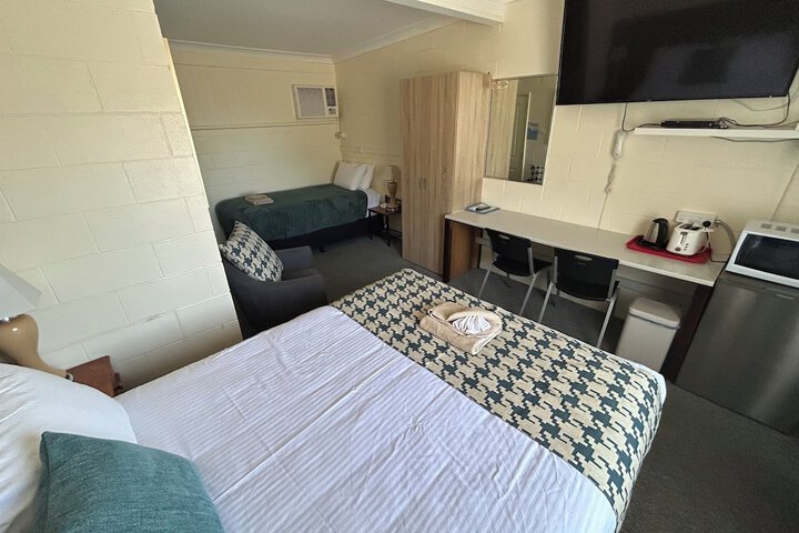 Room 5 of 11