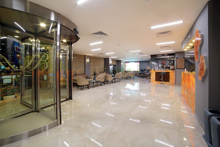 Entrance & Lobby