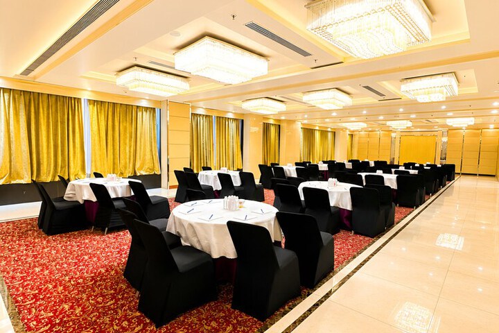 Ballroom/Hall 62 of 64