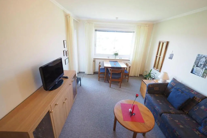 Room 4 of 9