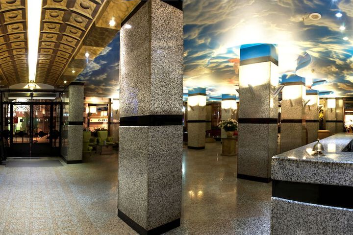 Entrance & Lobby