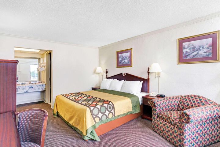 1 King Bed (1 of 21)