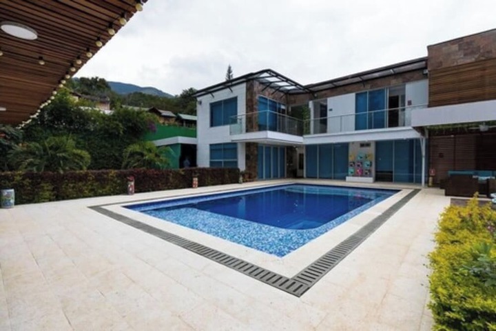 Pool 51 of 67