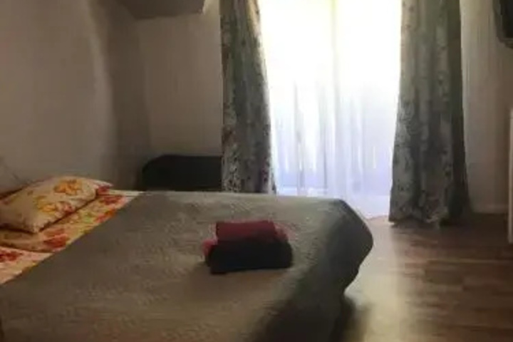 Room 7 of 9