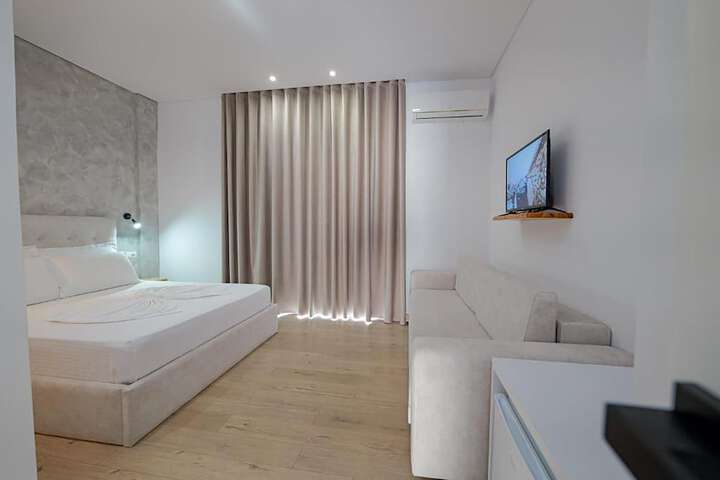 Room 15 of 141