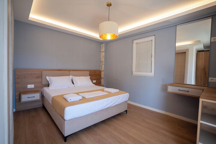 Room 13 of 32