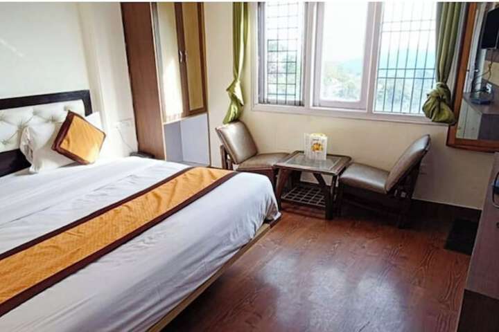 Room 6 of 17