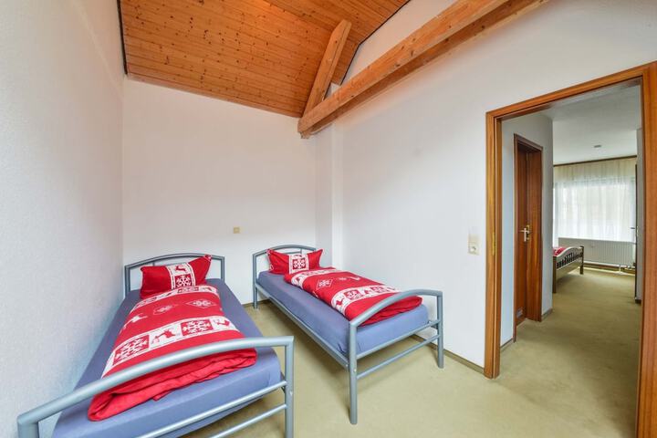 Room 6 of 39