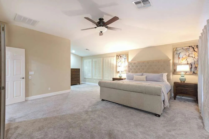 Room 6 of 14