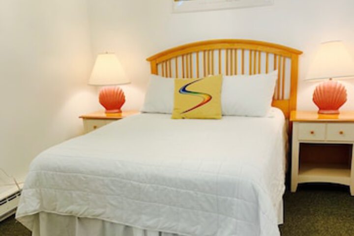 Room 16 of 156