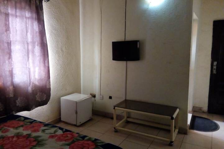 Room 10 of 17