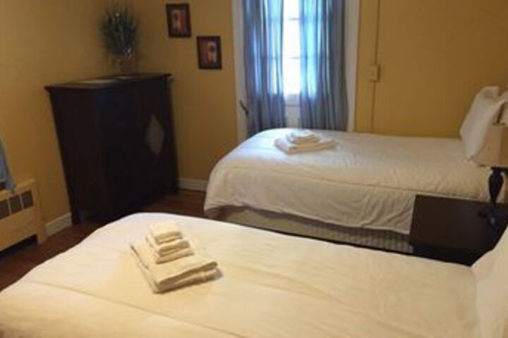 Room 33 of 48