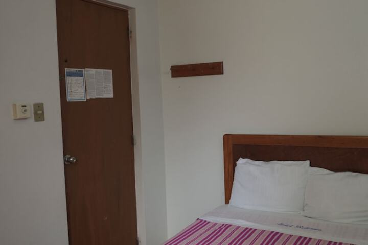 Room 4 of 32