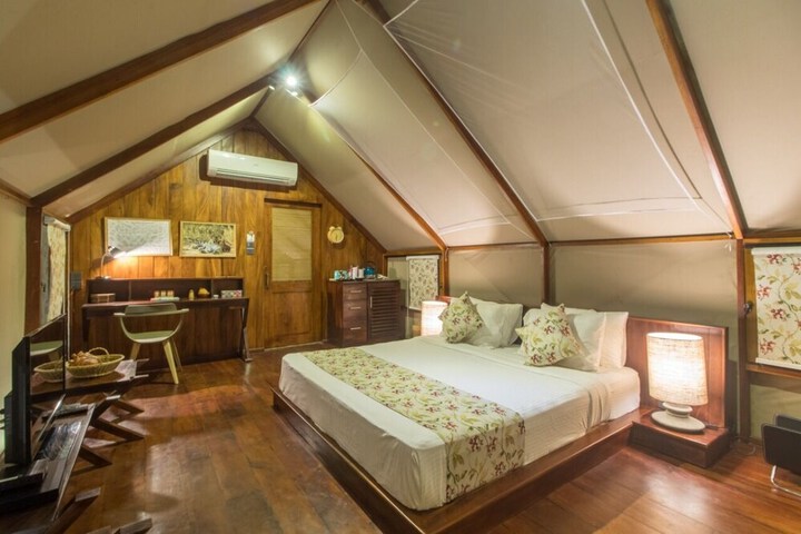 Room 11 of 21