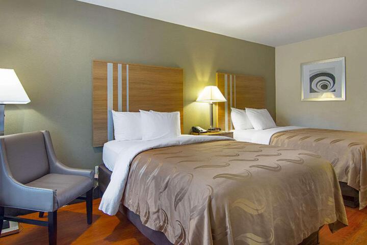 2 Double Beds (6 of 6)