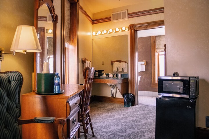 Room 51 of 150